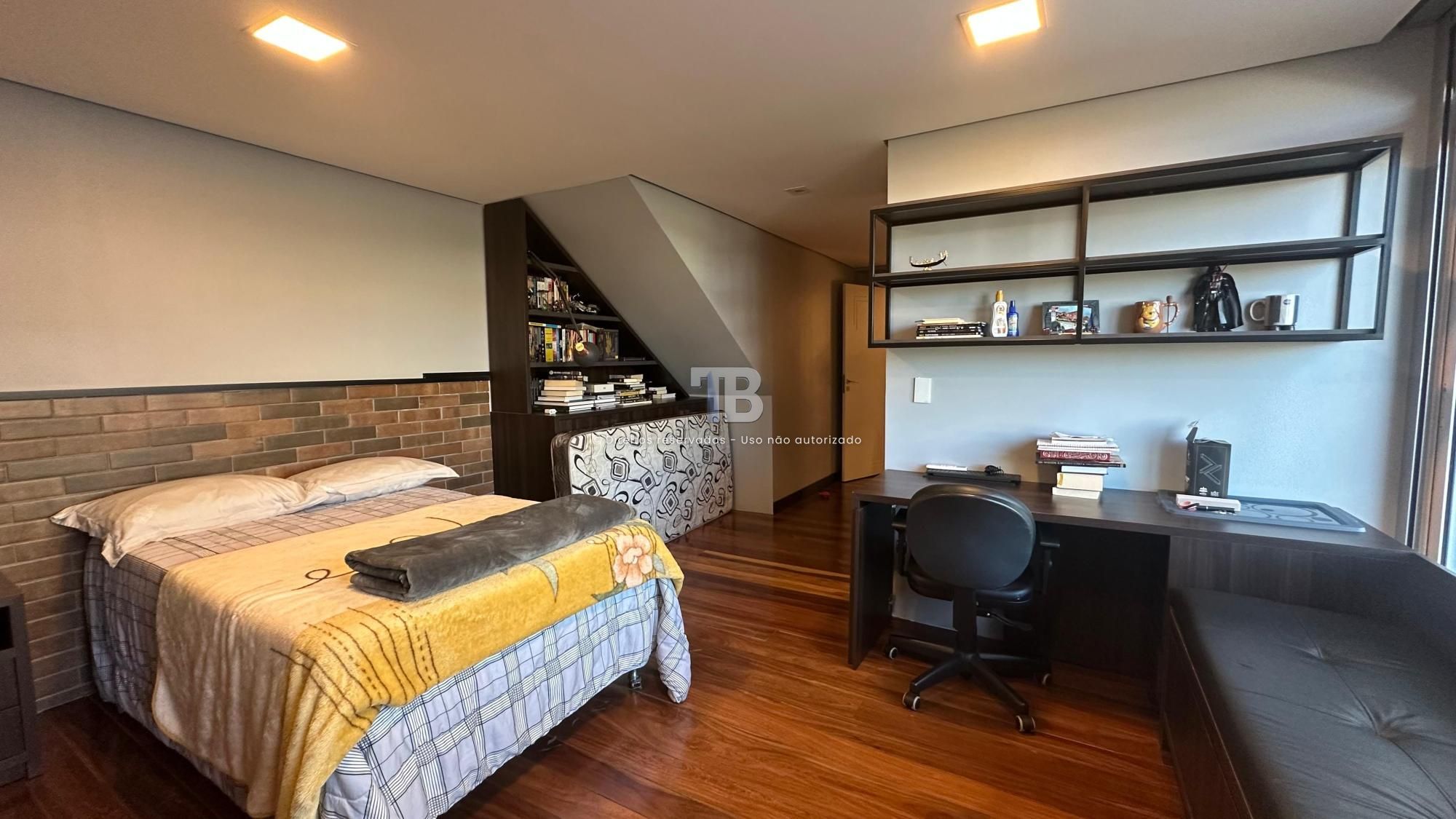 Casa de Alto Padrão Semimobiliada