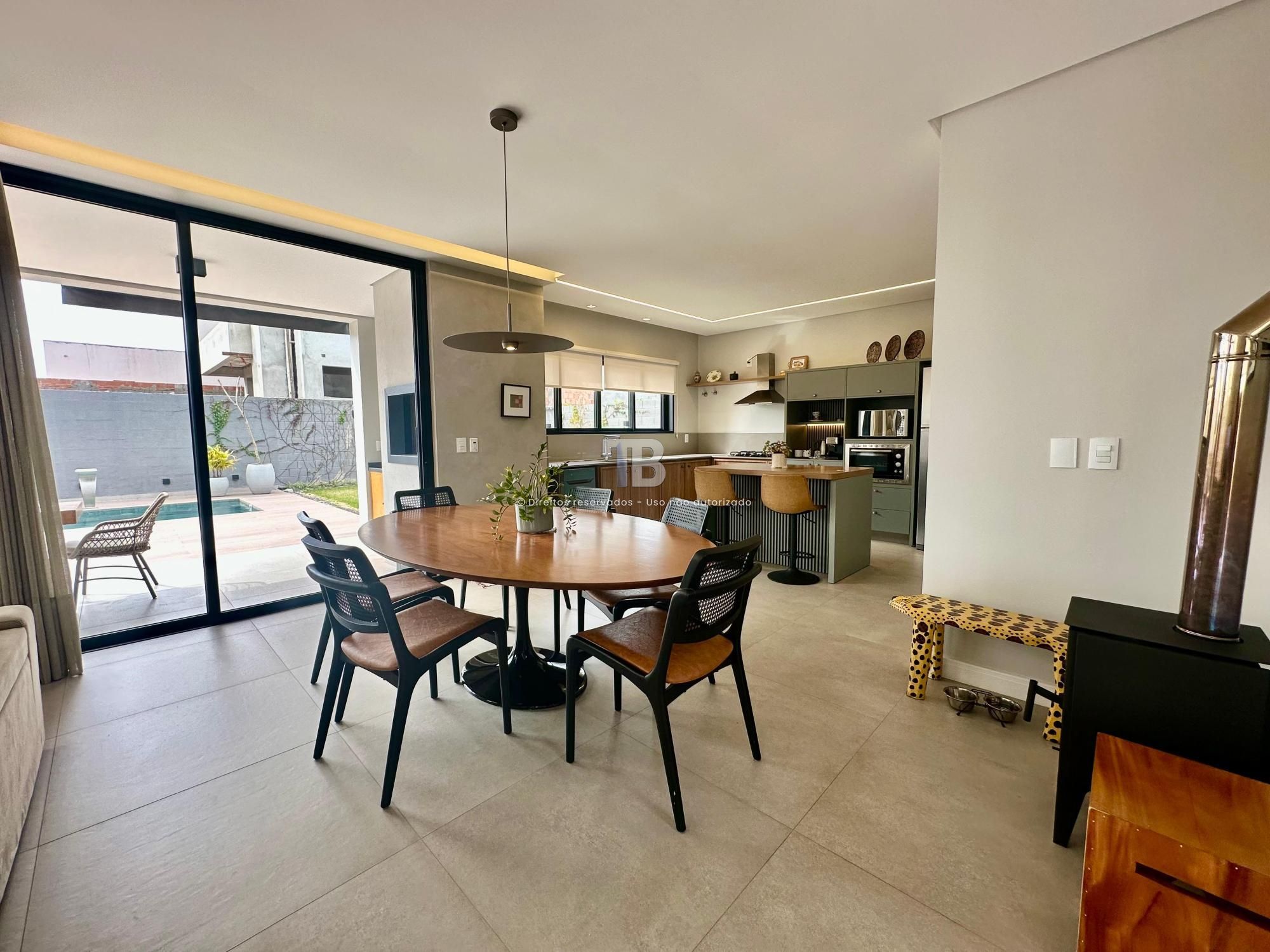 Casa Em Condomínio Fechado