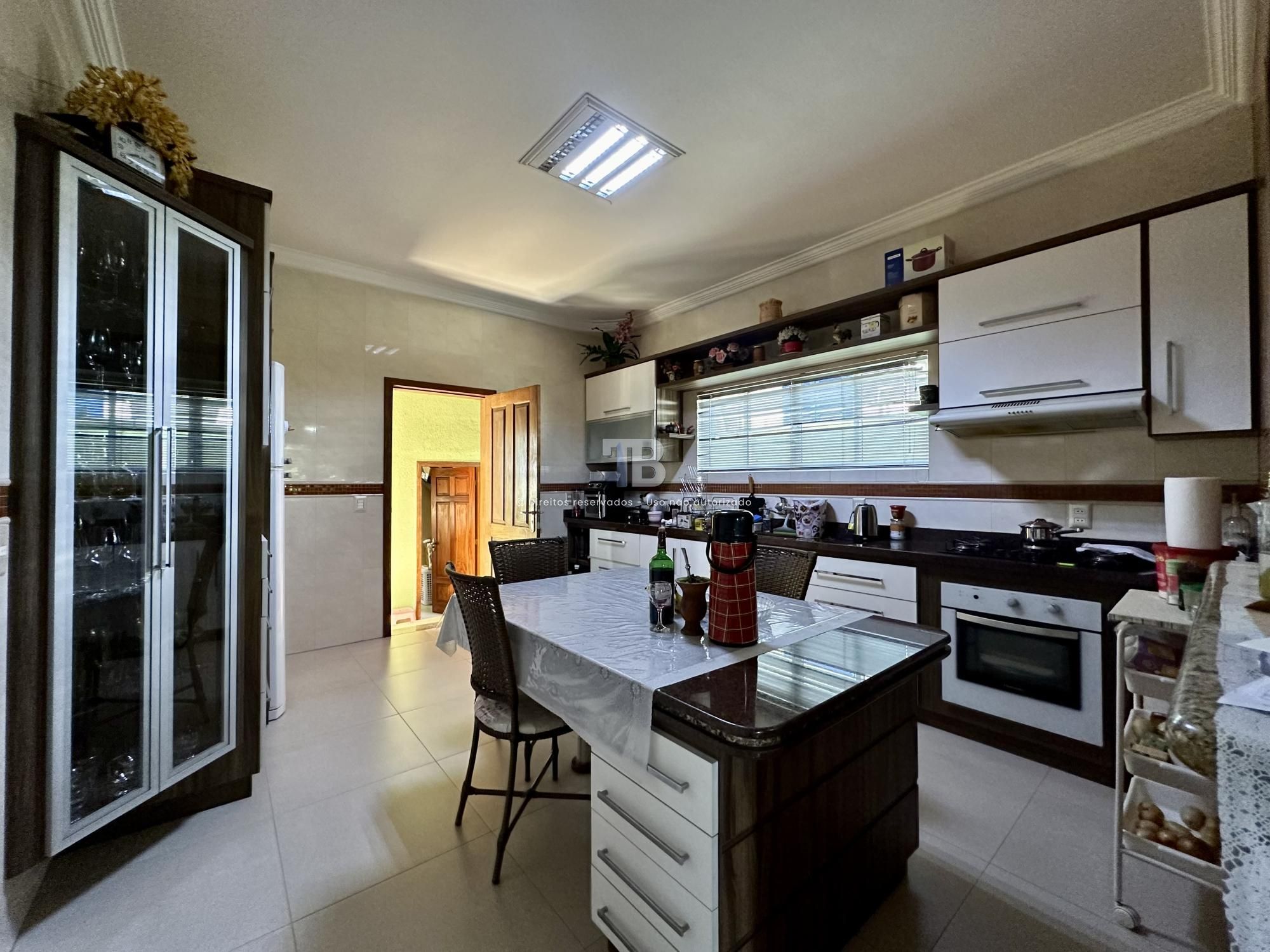 Casa com 4 Quartos - Jardim Itália