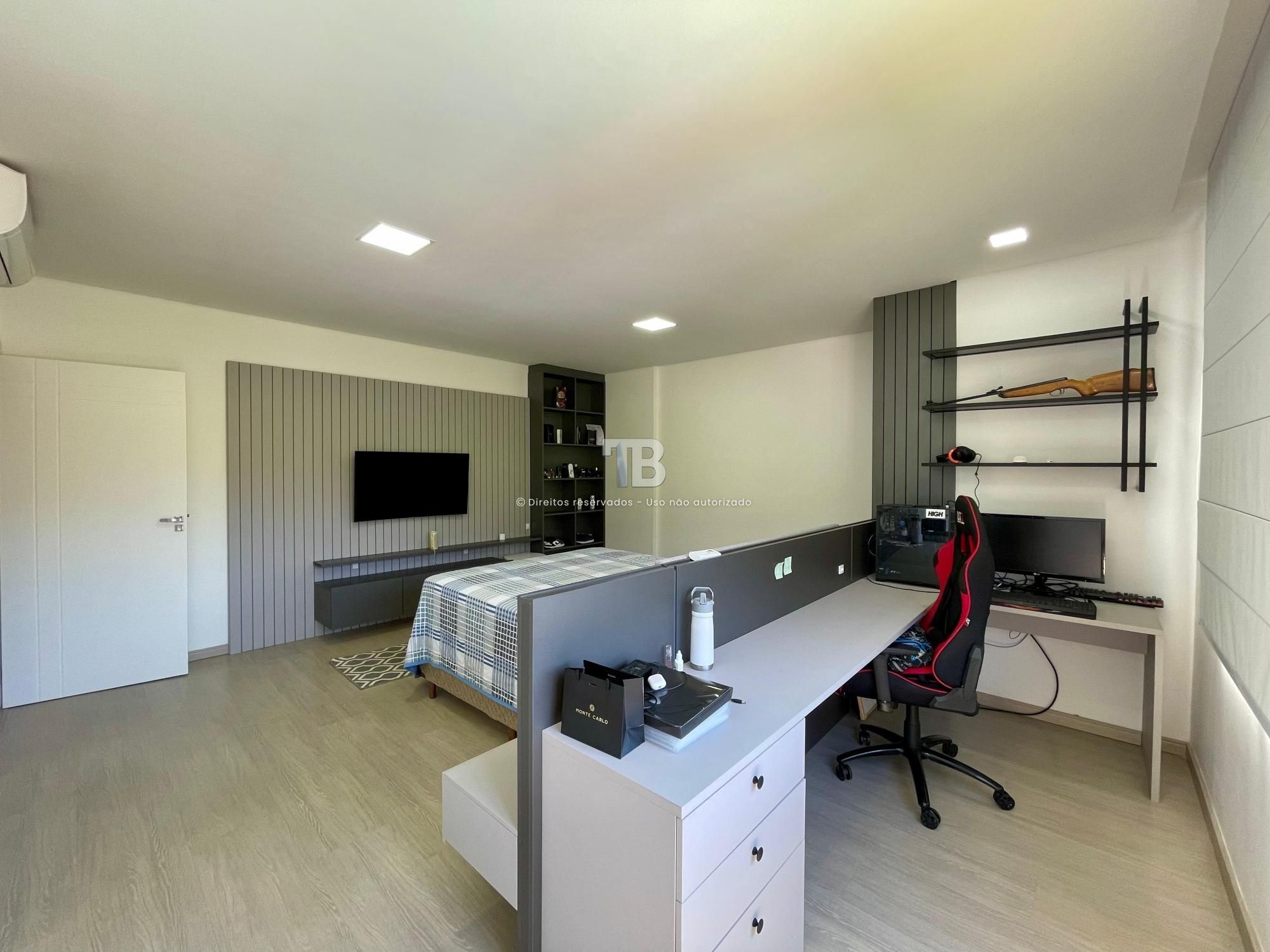 Casa à Venda com 3 suítes