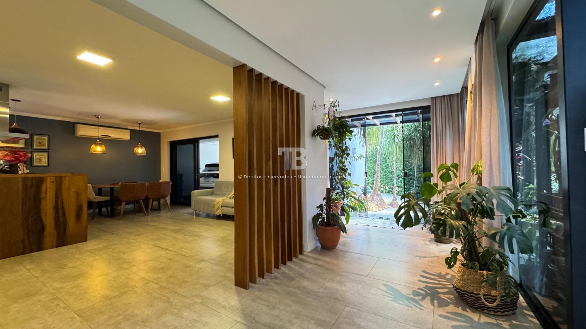 Casa em Condomínio Fechado