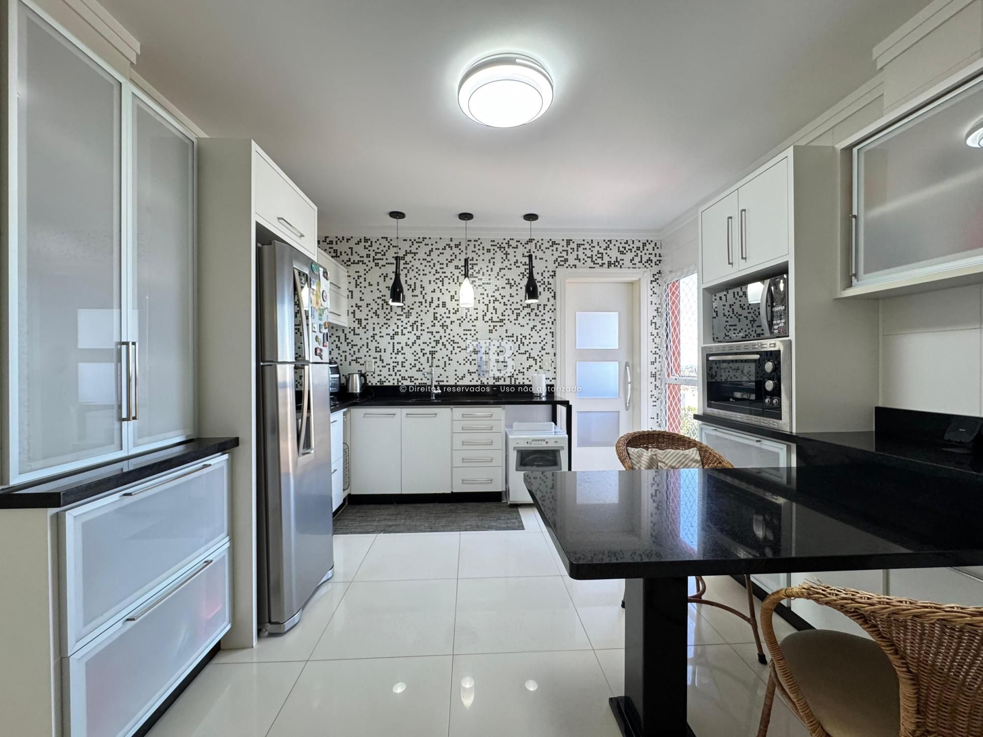 Apartamento com 4 dormitórios