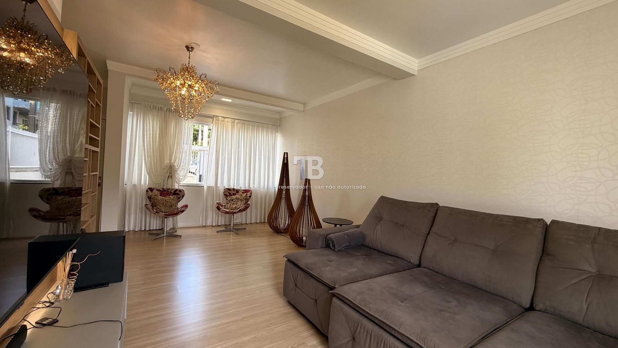 Casa Mobiliada à Venda