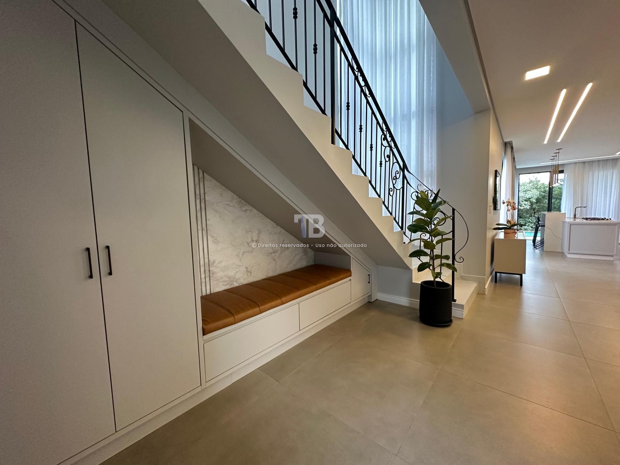 Casa Semimobiliada com Piscina