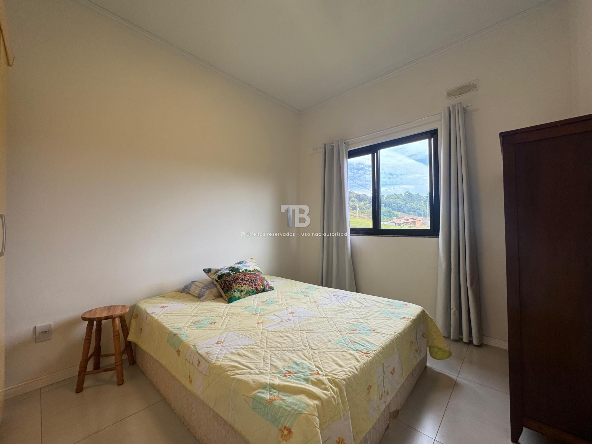 Casa em Condomínio Semimobiliada