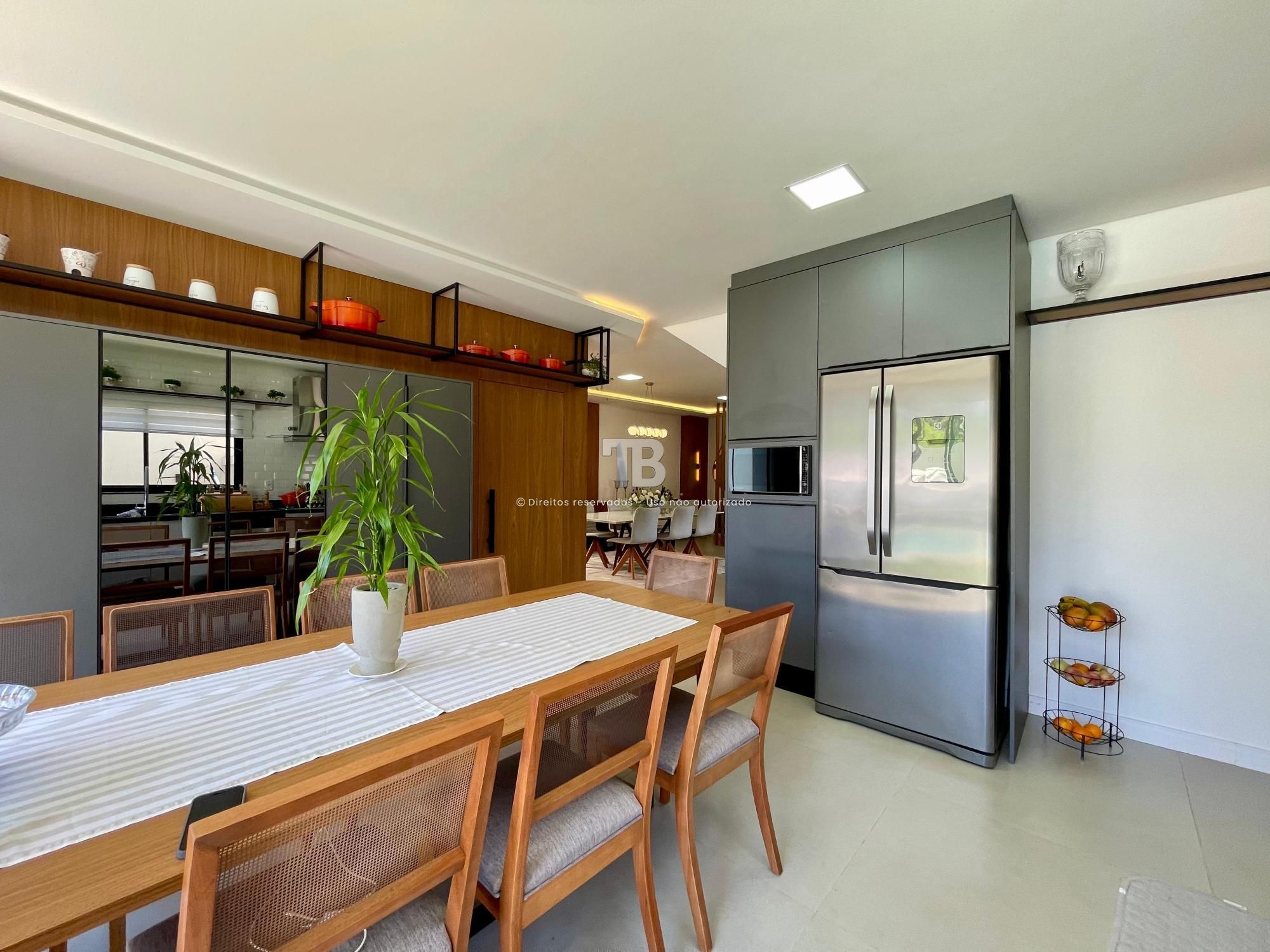 Casa à Venda com 3 suítes