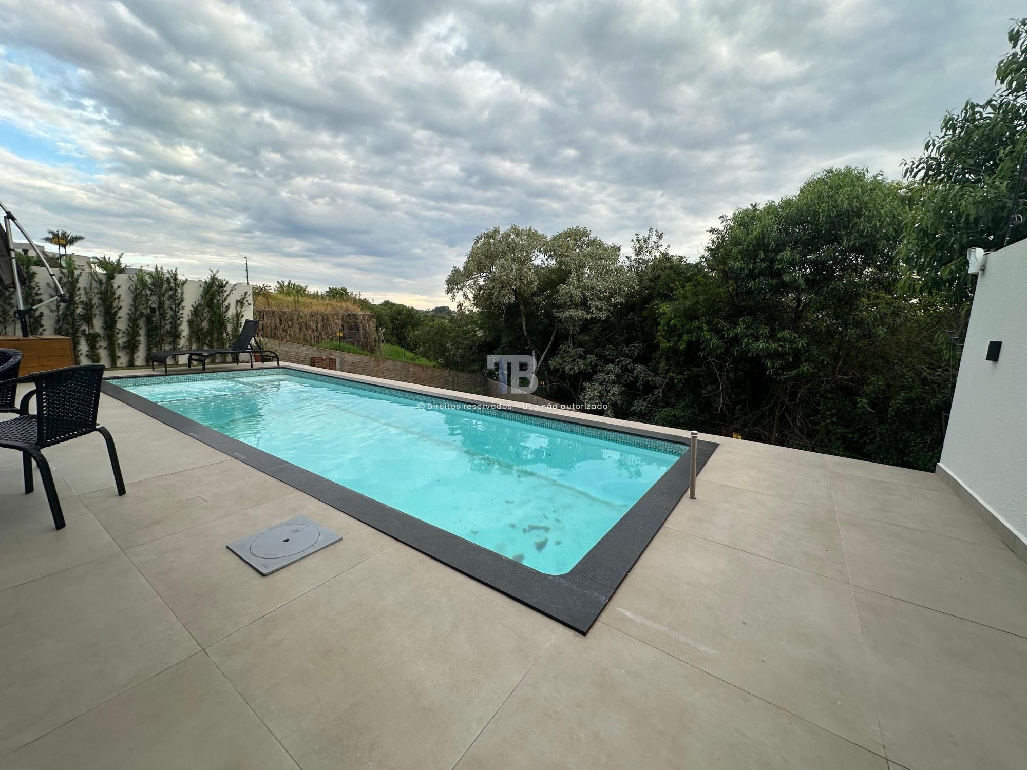 4583 – Casa semimobiliada com 3 quartos, piscina e 4 vagas no bairro Paraíso, Chapecó