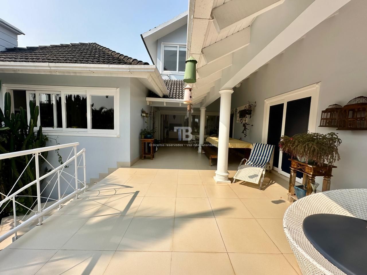 Casa Semimobiliada com 3 Suítes