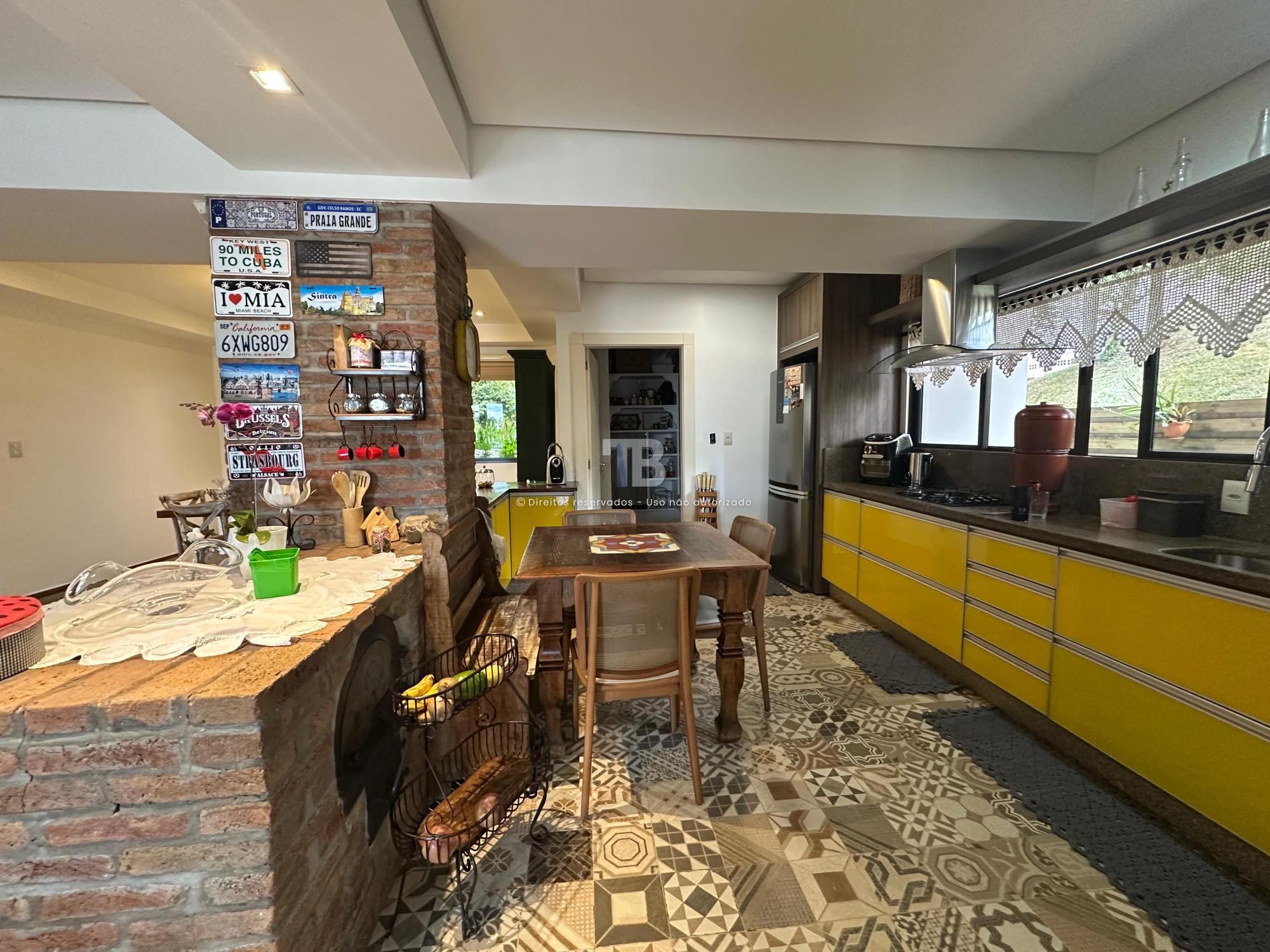 Casa em Condomínio Fechado