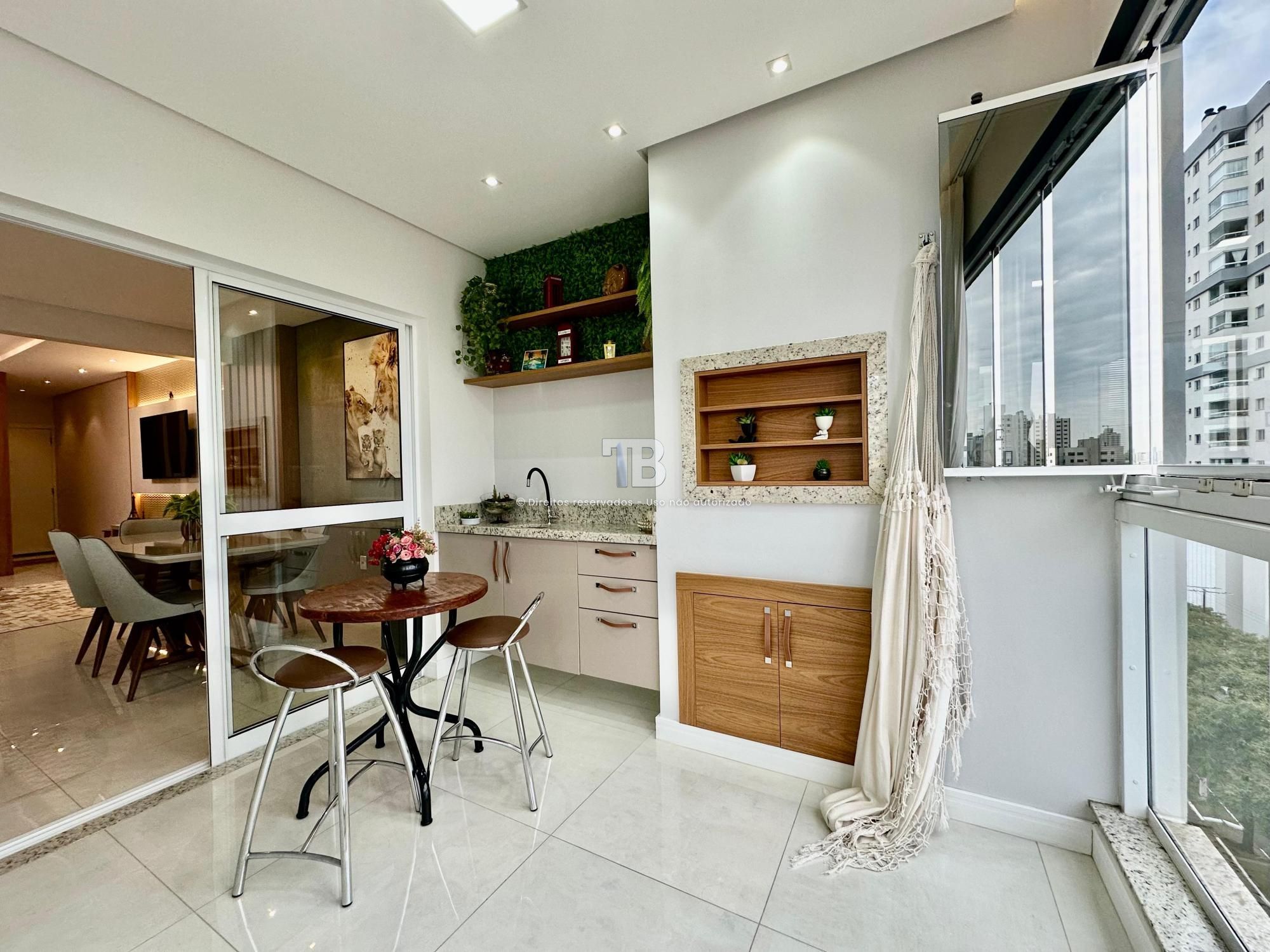 Apartamento Semimobiliado à Venda