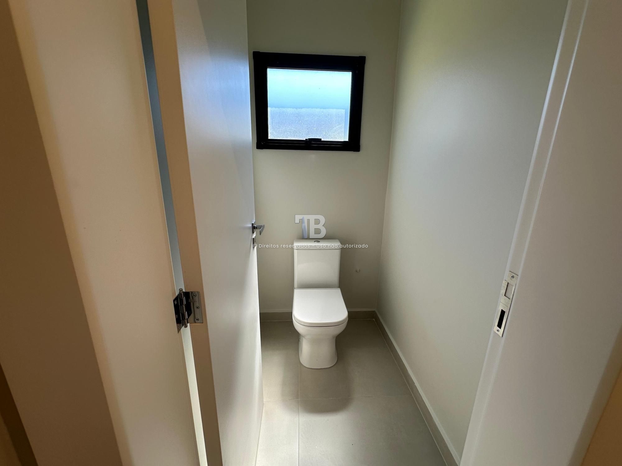 Casa Semimobiliada em Condomínio Fechado