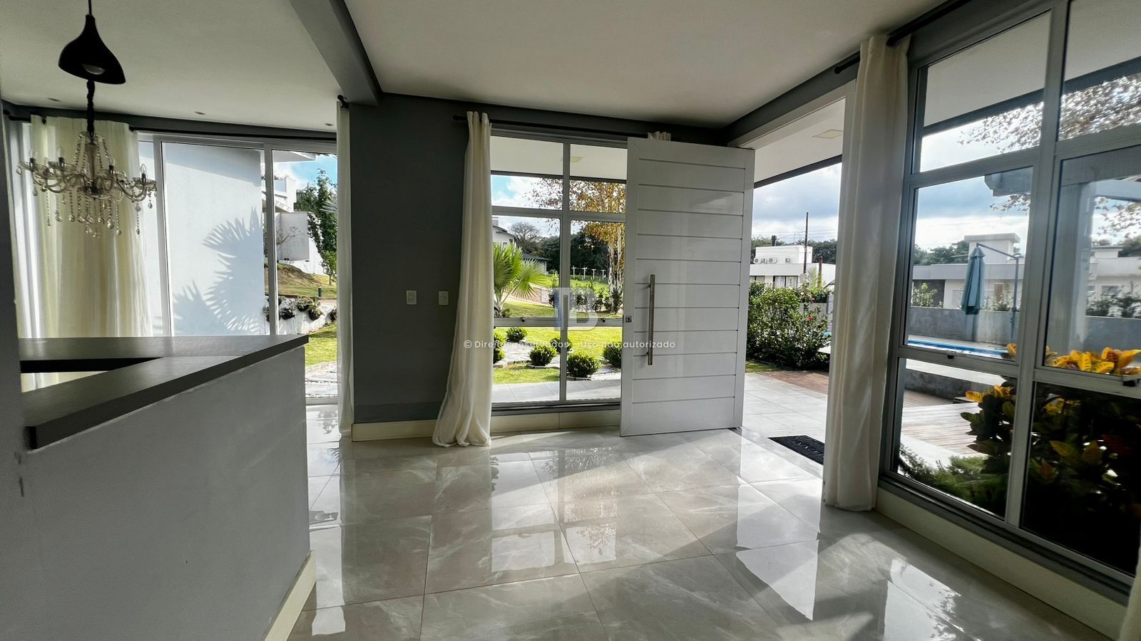 Casa em Condomínio Fechado Semimobiliada