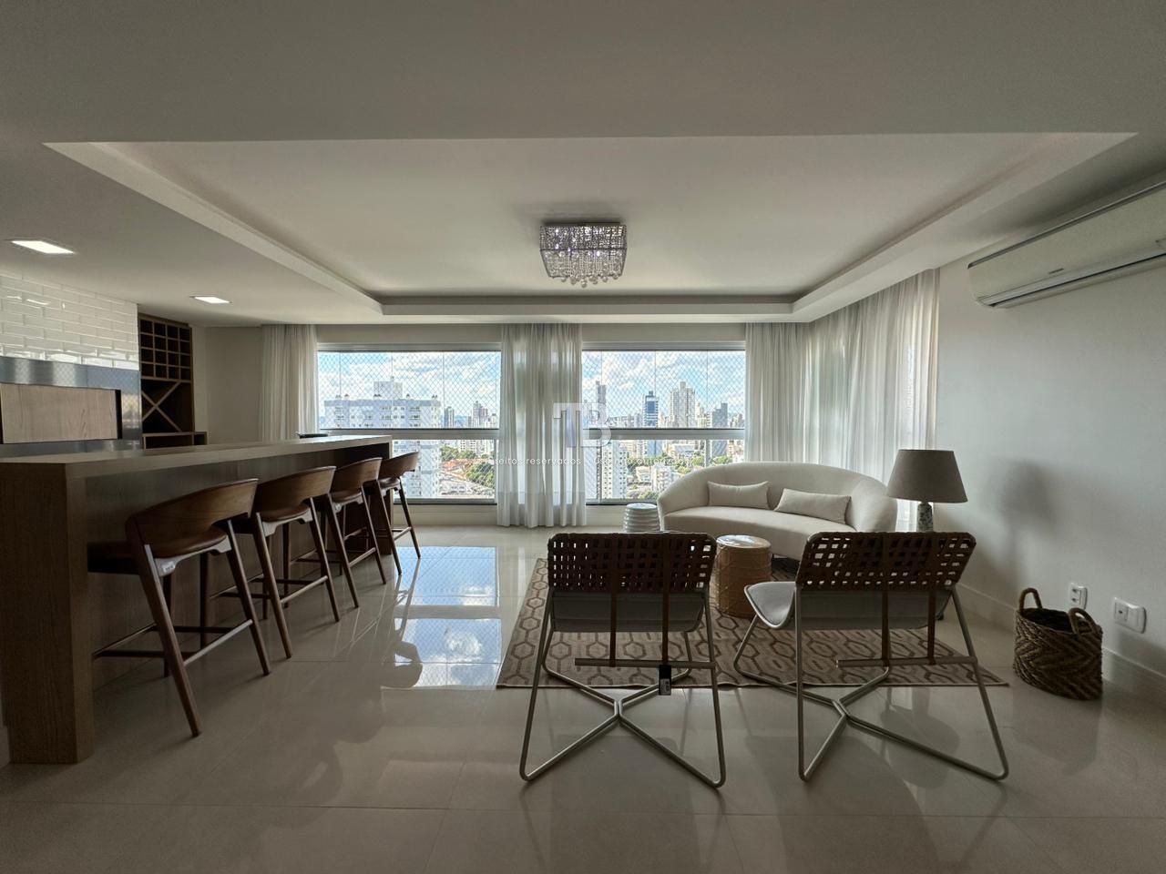 Apartamento de 3 Suítes, Centro