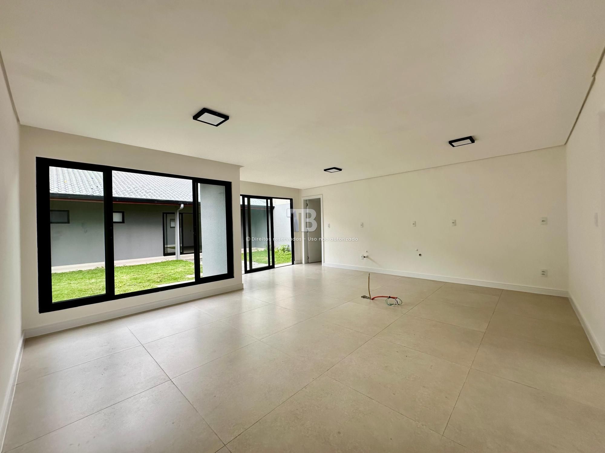 Casa com quatro dormitórios, sendo duas suítes à venda