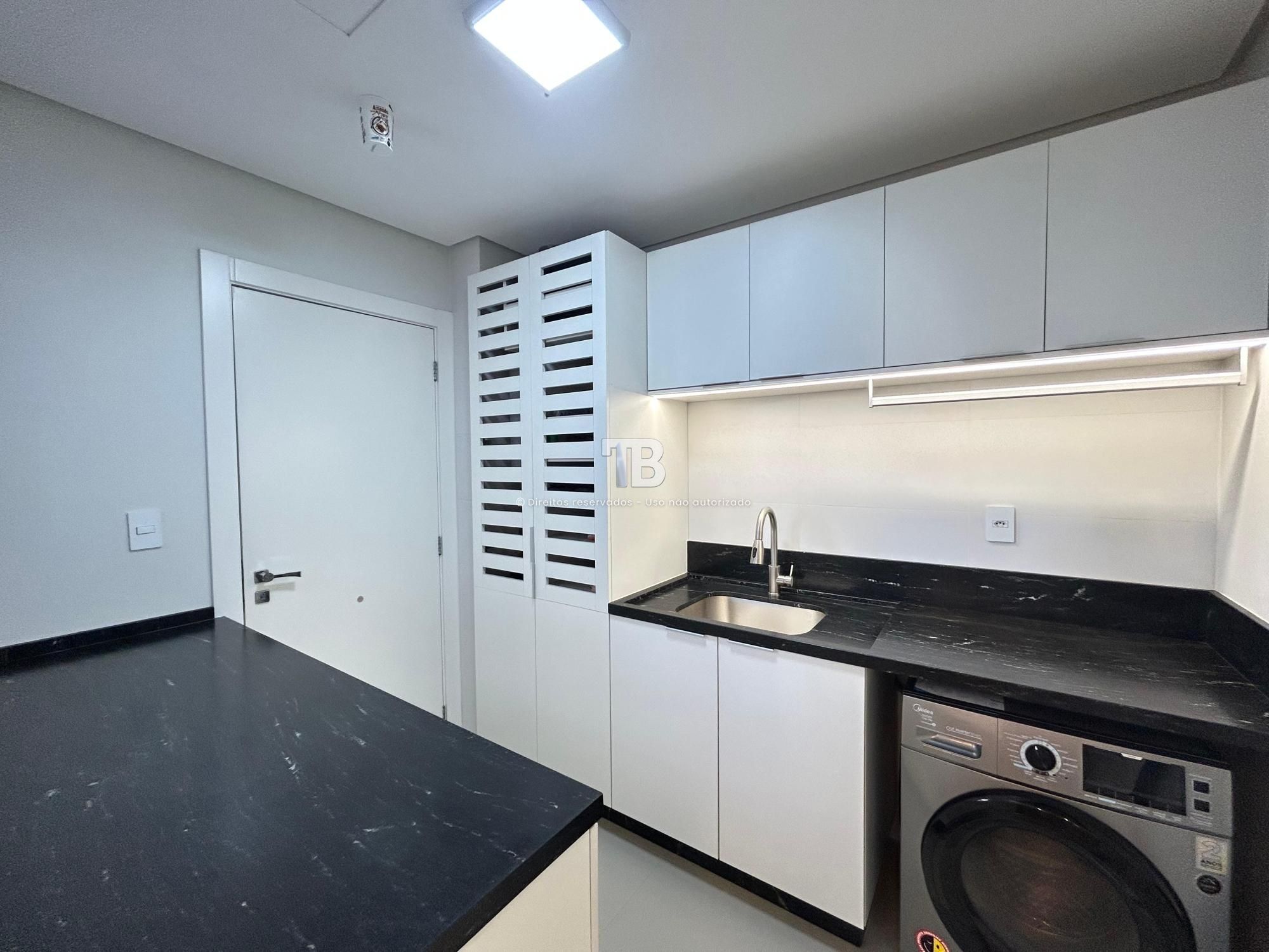 Apartamento Semimobiliado com 3 suítes