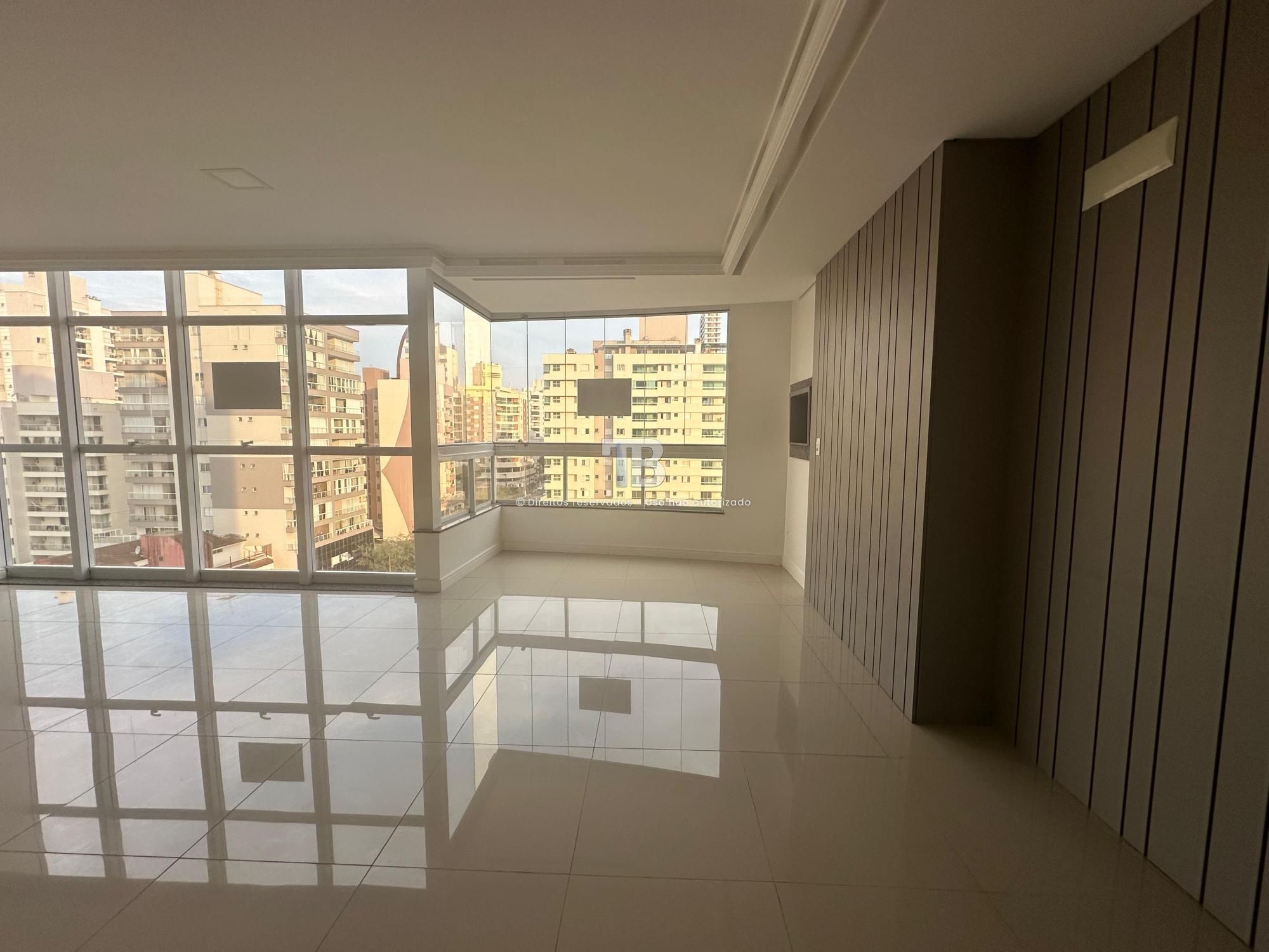 Apartamento Semimobiliado com 3 Suítes