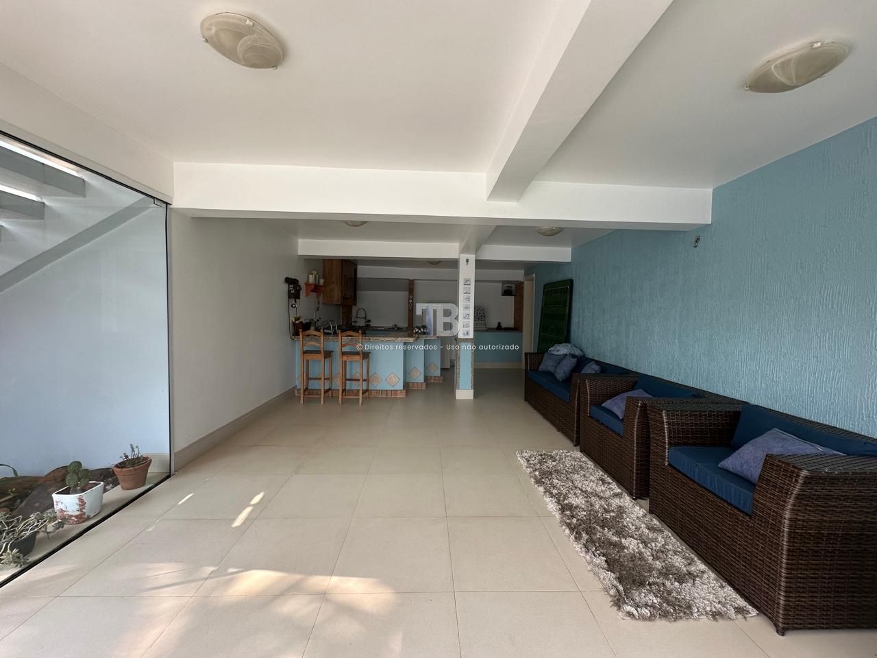Casa Semimobiliada com 3 Suítes