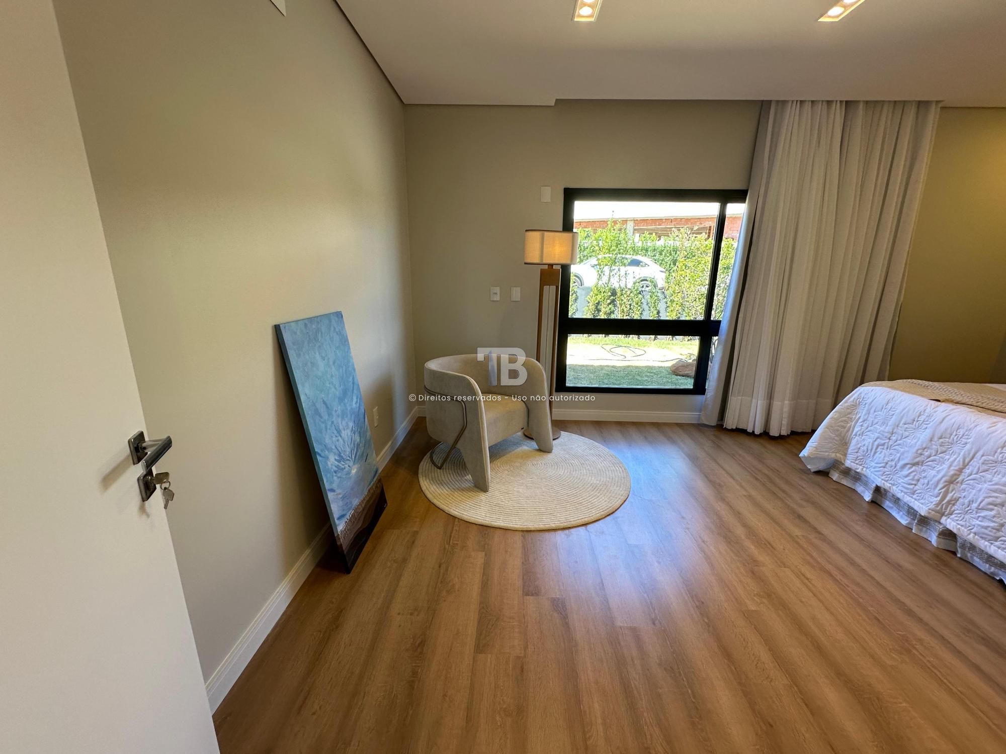 Casa Semimobiliada em Condomínio Fechado