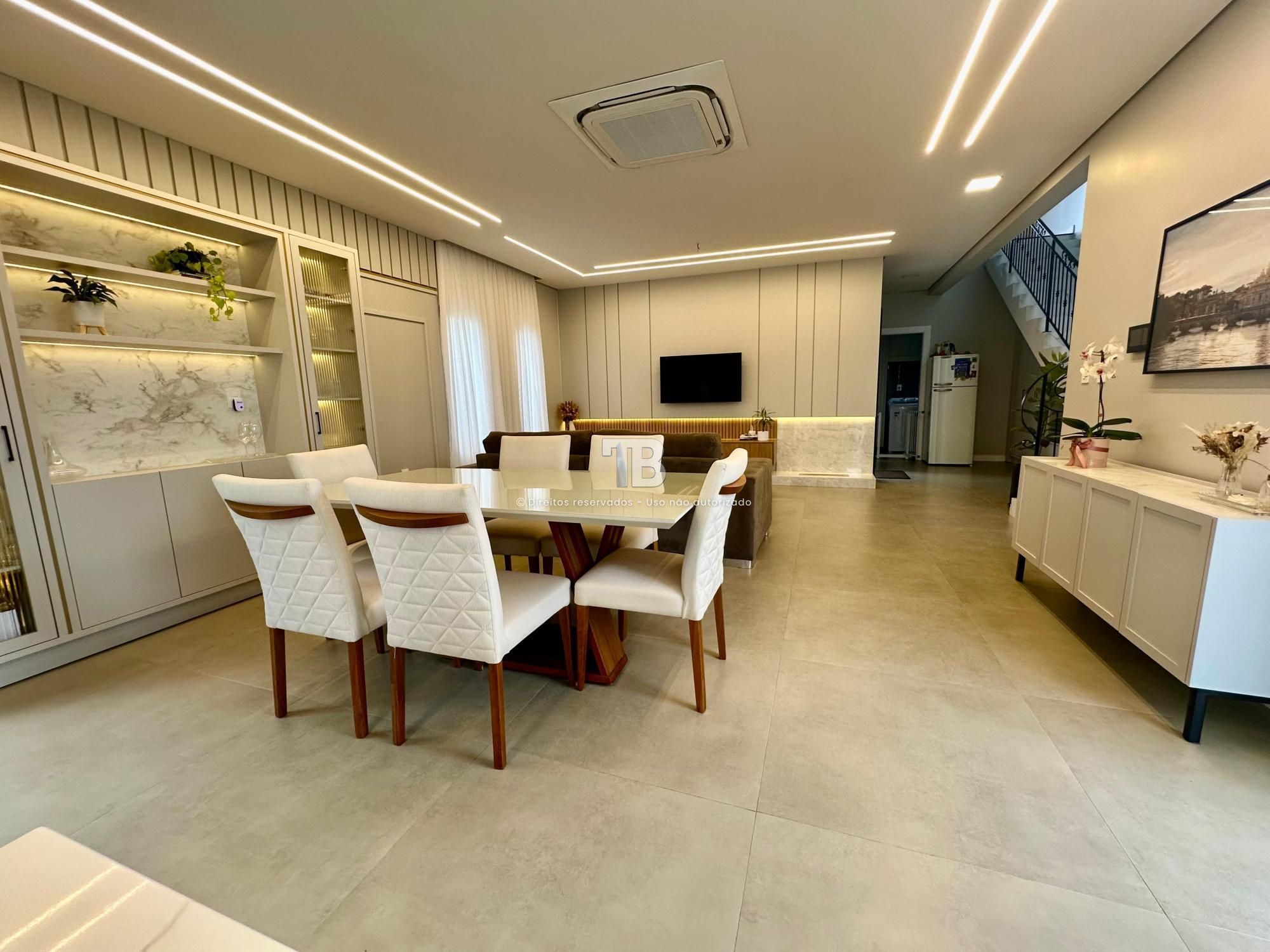 Casa Semimobiliada com Piscina