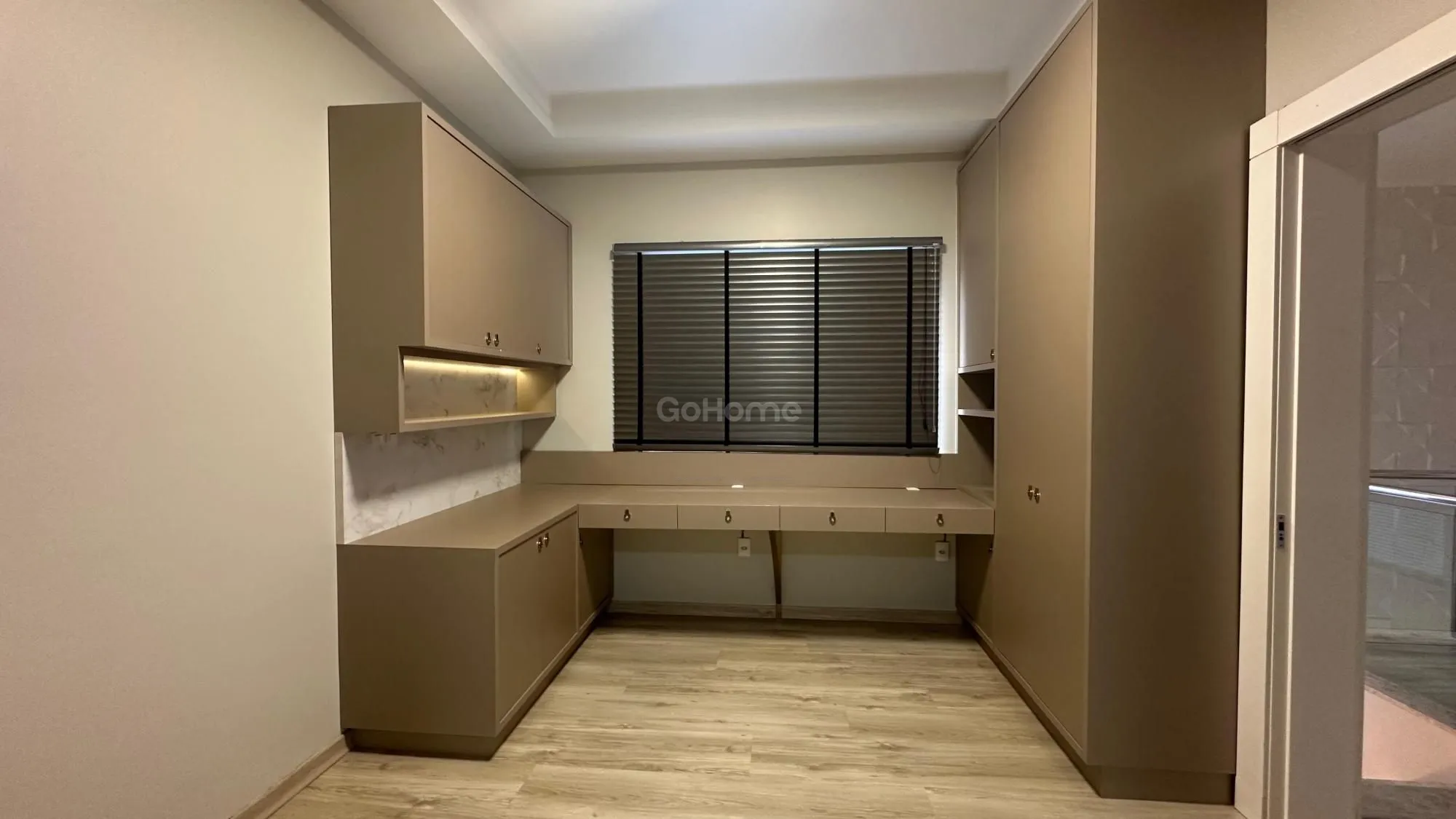 Casa com 3 Suítes à Venda