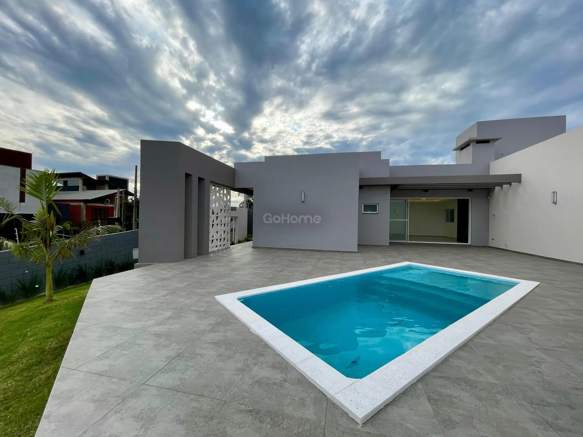 3890 – Casa residencial de 3 quartos com piscina e pátio no Paraíso