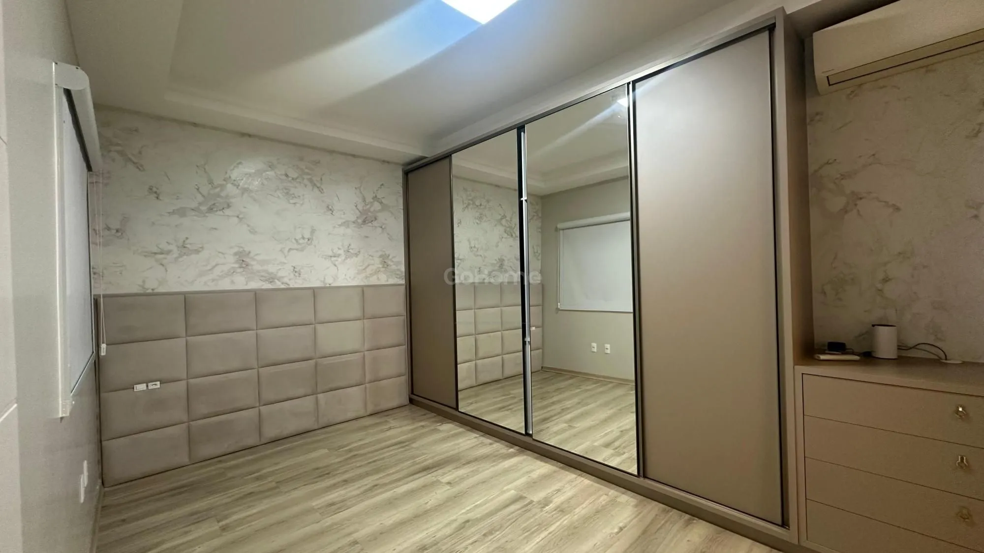 Casa com 3 Suítes à Venda