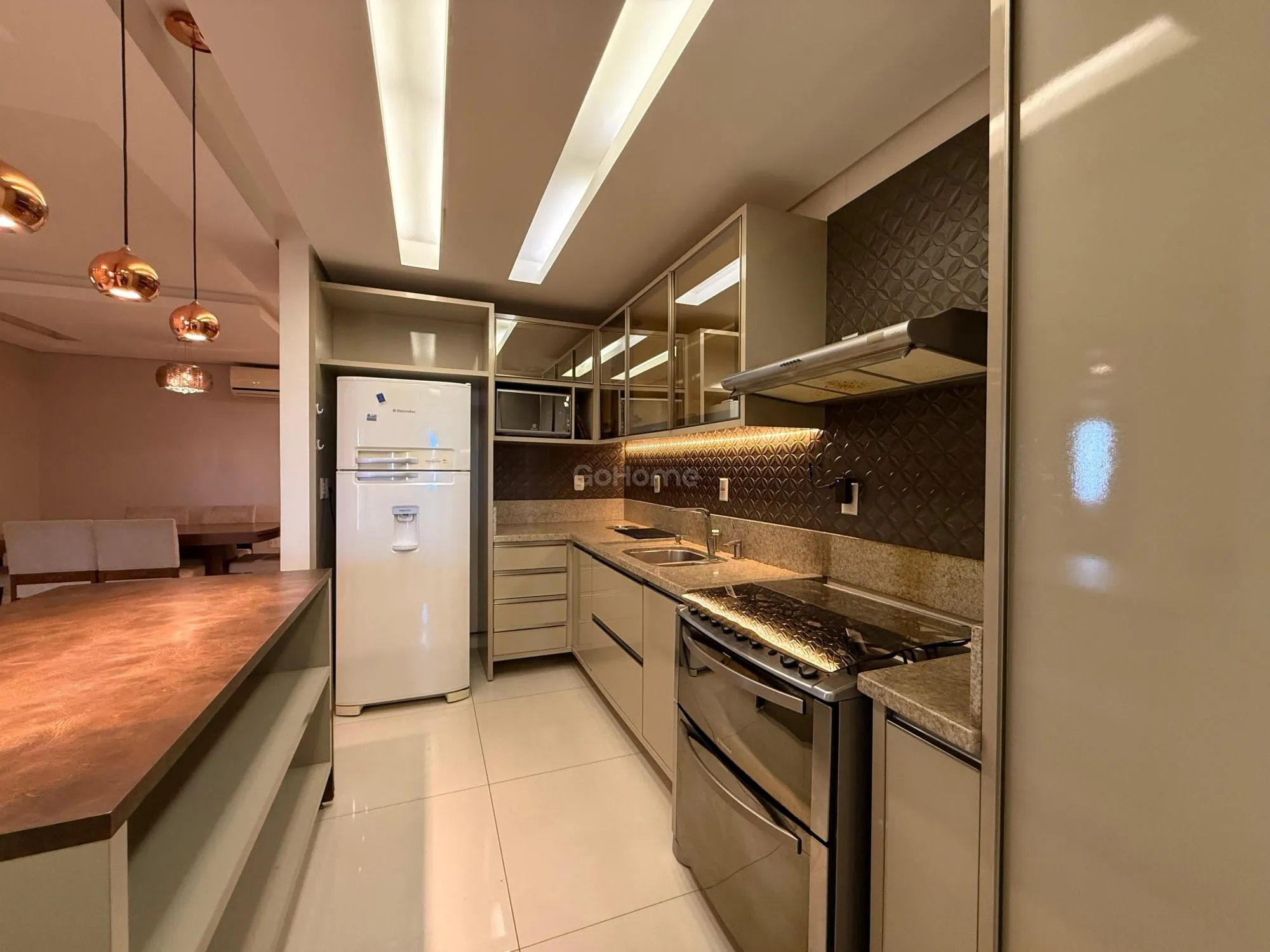 Apartamento mobiliado com 3 suítes no Centro