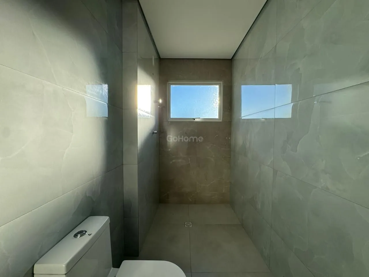 Casa Nova à Venda em Condomínio Fechado