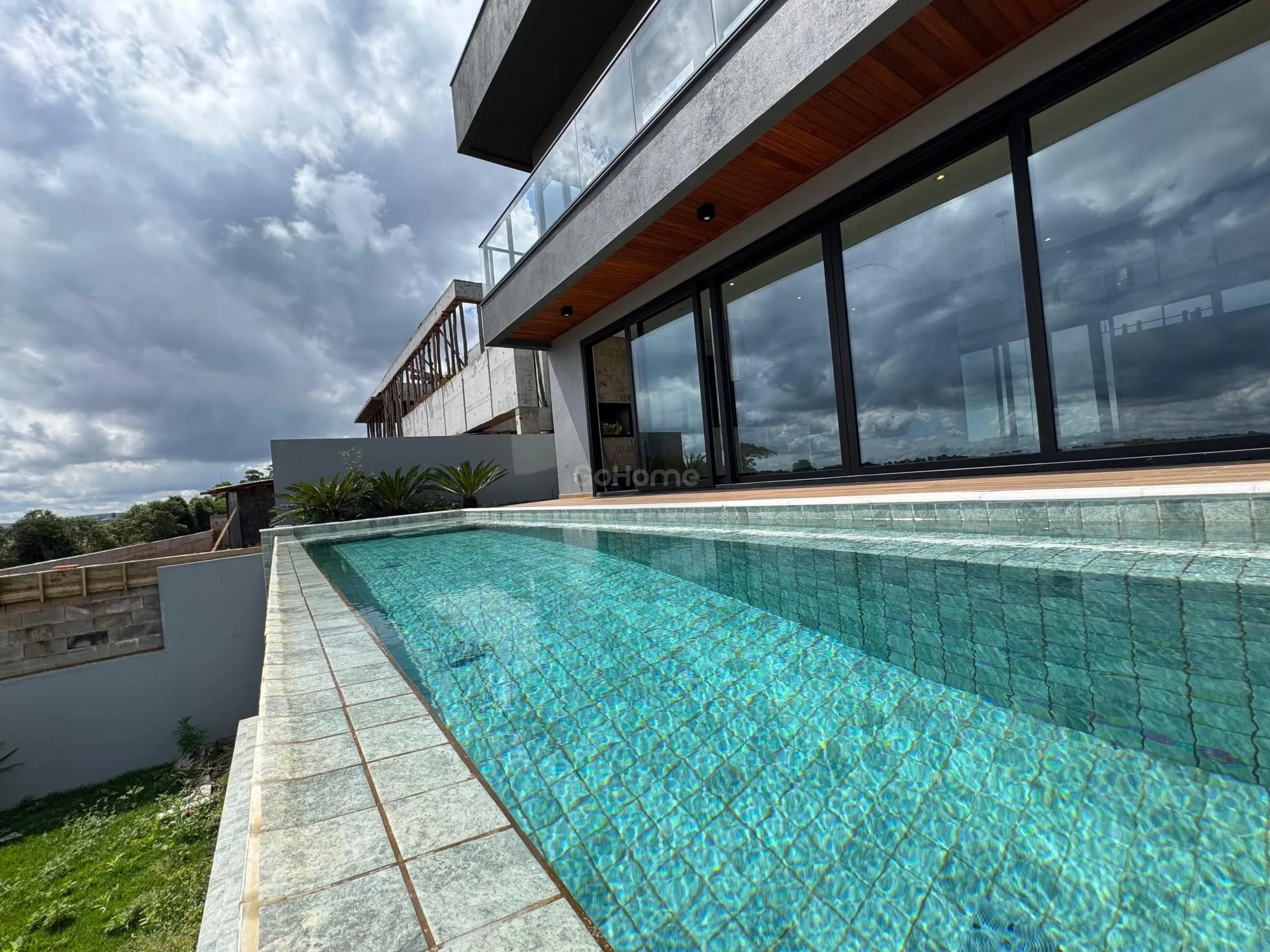 4523 – Casa em Condomínio com Piscina e Suítes no Água Amarela Chapecó