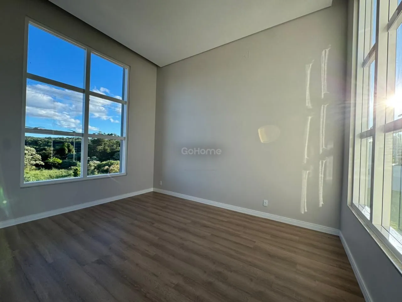 Casa Nova à Venda em Condomínio Fechado