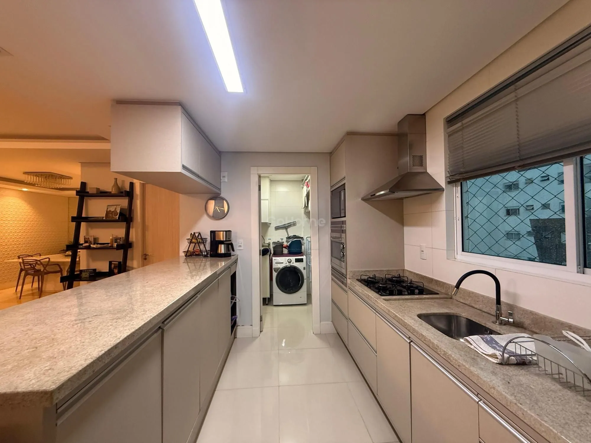 Apartamento Semimobiliado com 3 dormitórios