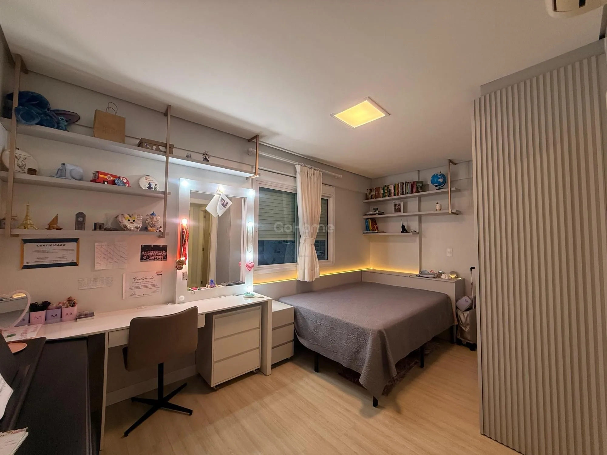 Apartamento Semimobiliado com 3 dormitórios