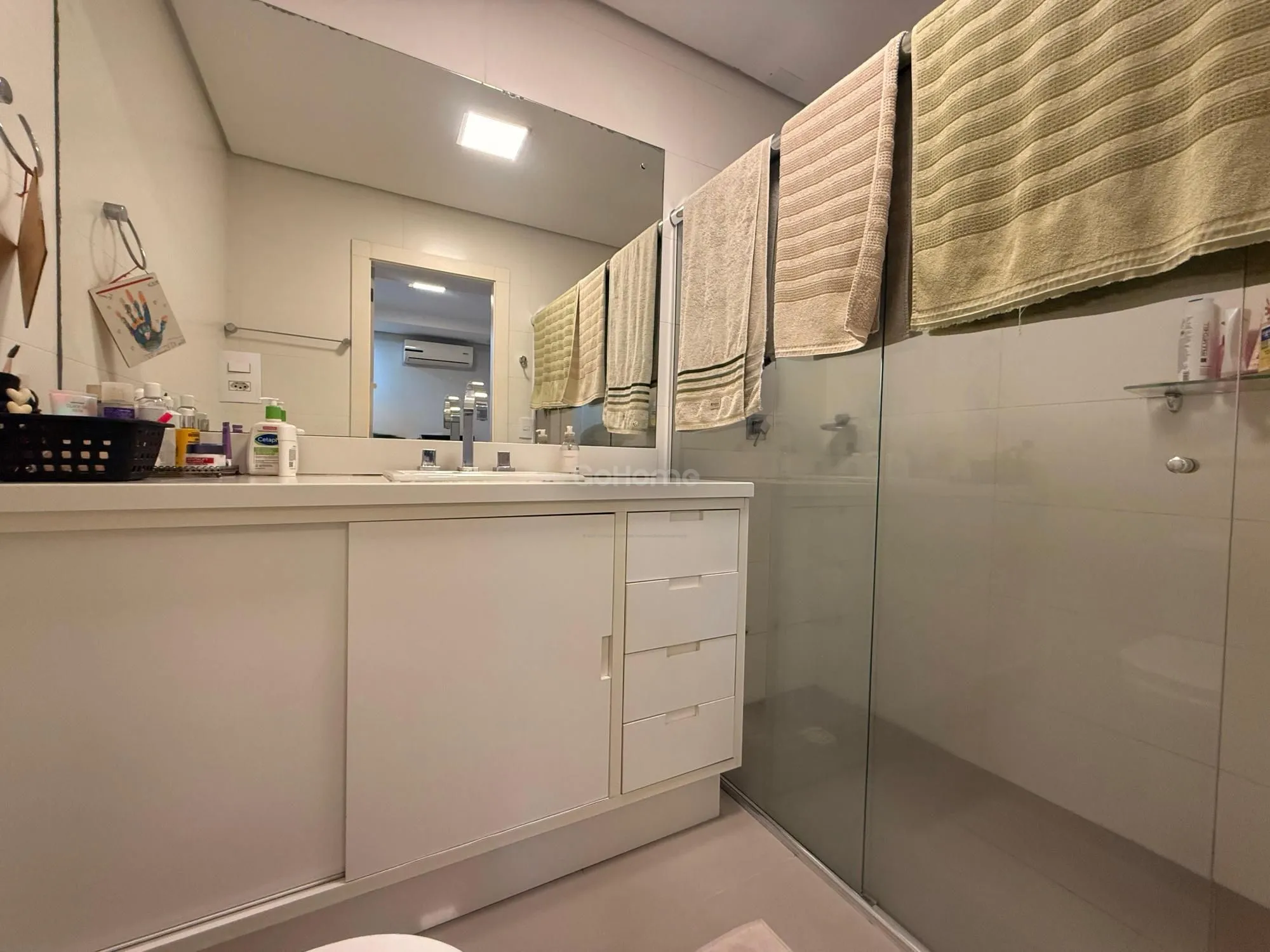 Apartamento Semimobiliado com 3 dormitórios