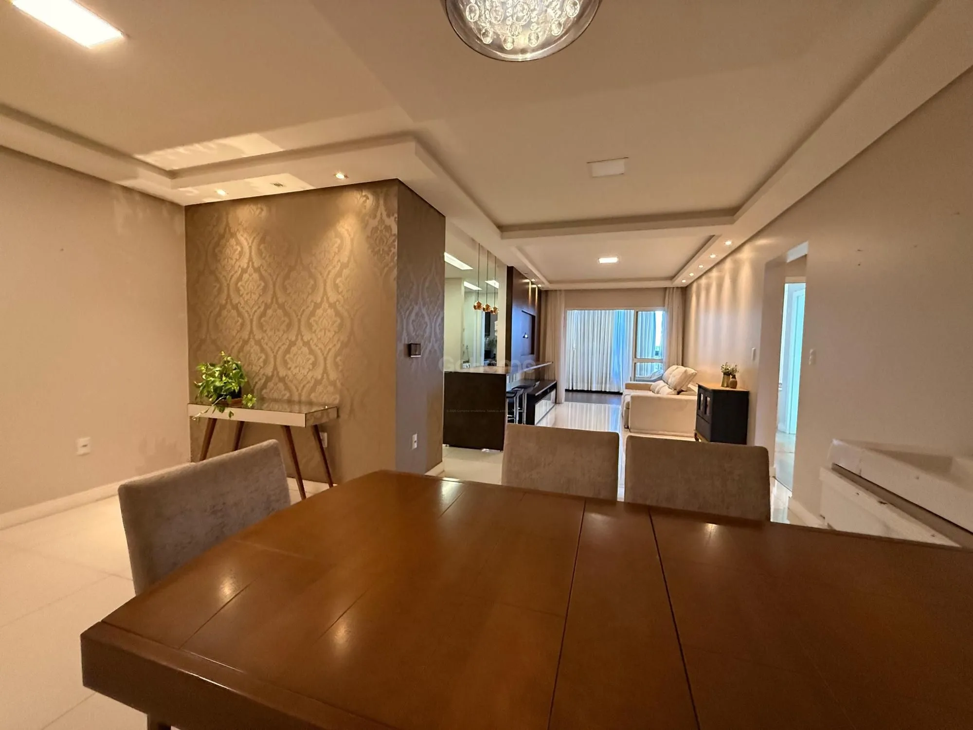 Apartamento mobiliado com 3 suítes no Centro