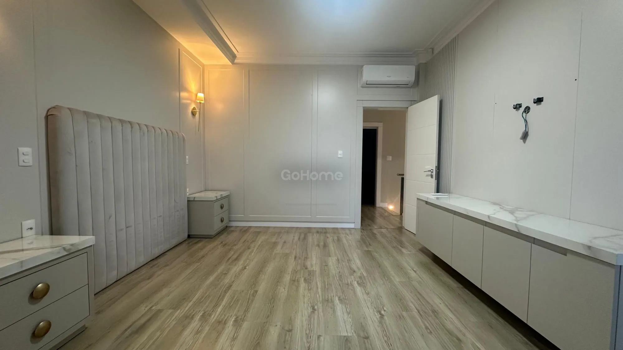 Casa com 3 Suítes à Venda