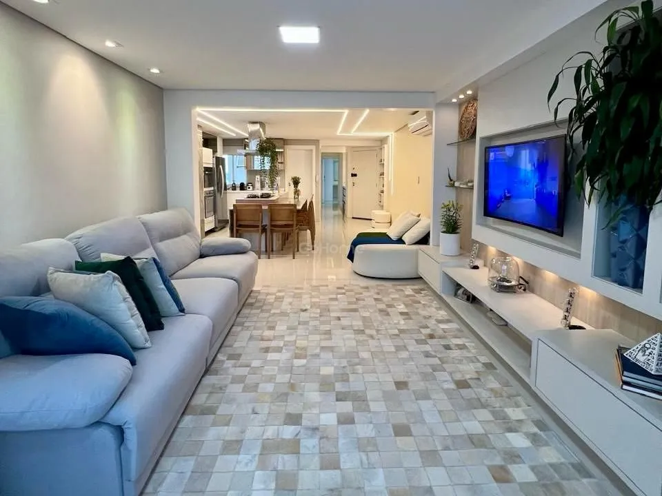 4367 – Apartamento semimobiliado com 2 suítes e 3 vagas no Centro de Chapecó