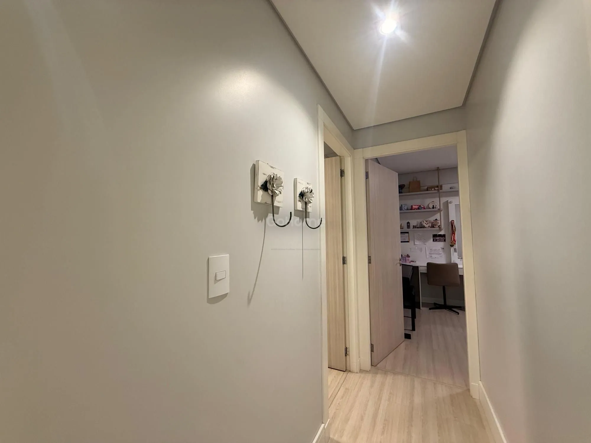 Apartamento Semimobiliado com 3 dormitórios