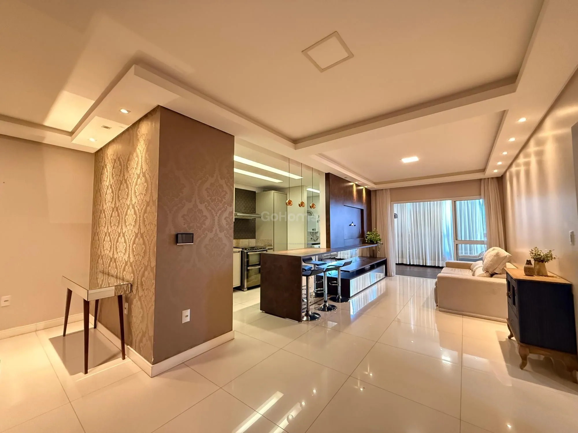 Apartamento mobiliado com 3 suítes no Centro