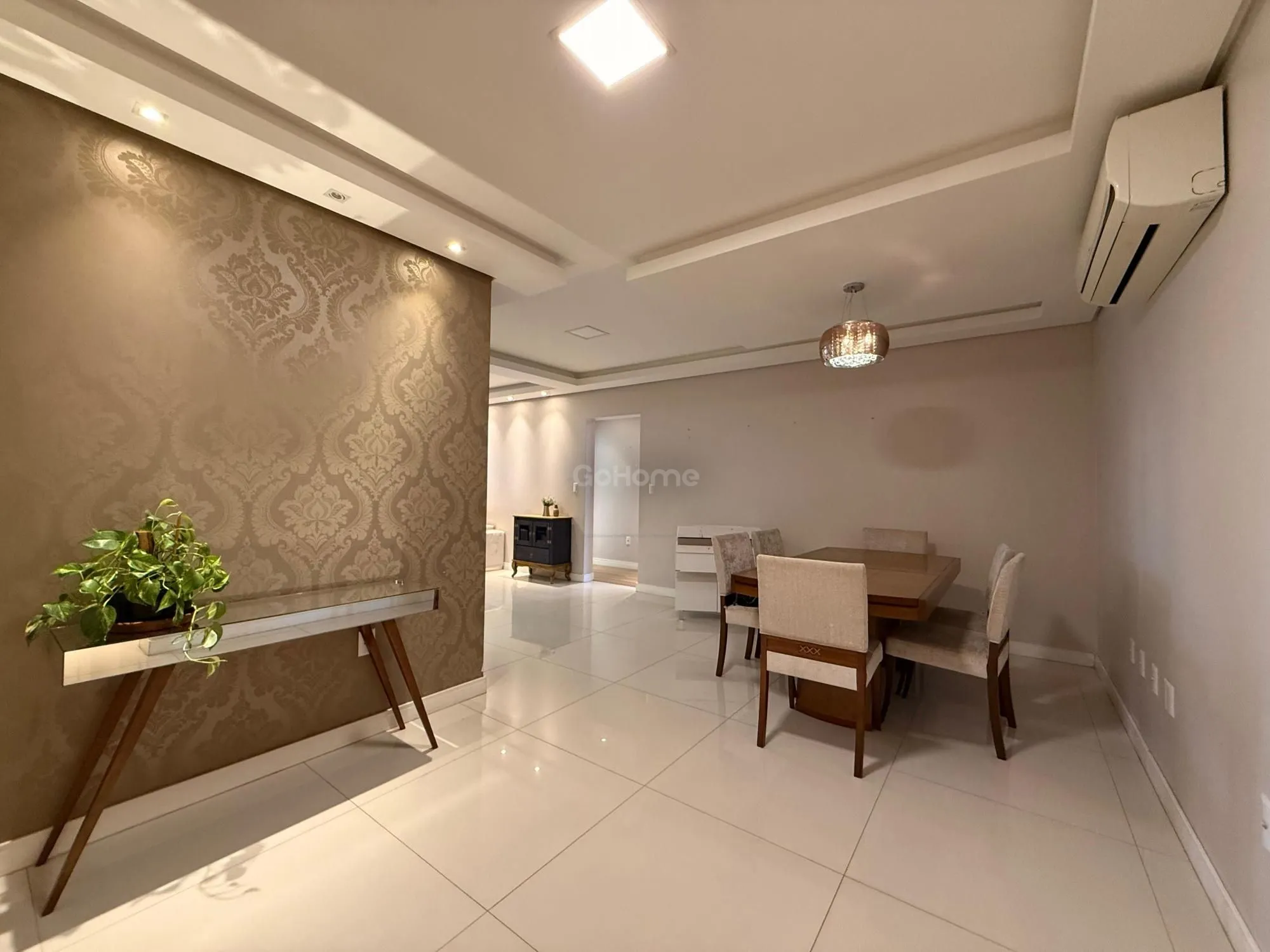 Apartamento mobiliado com 3 suítes no Centro