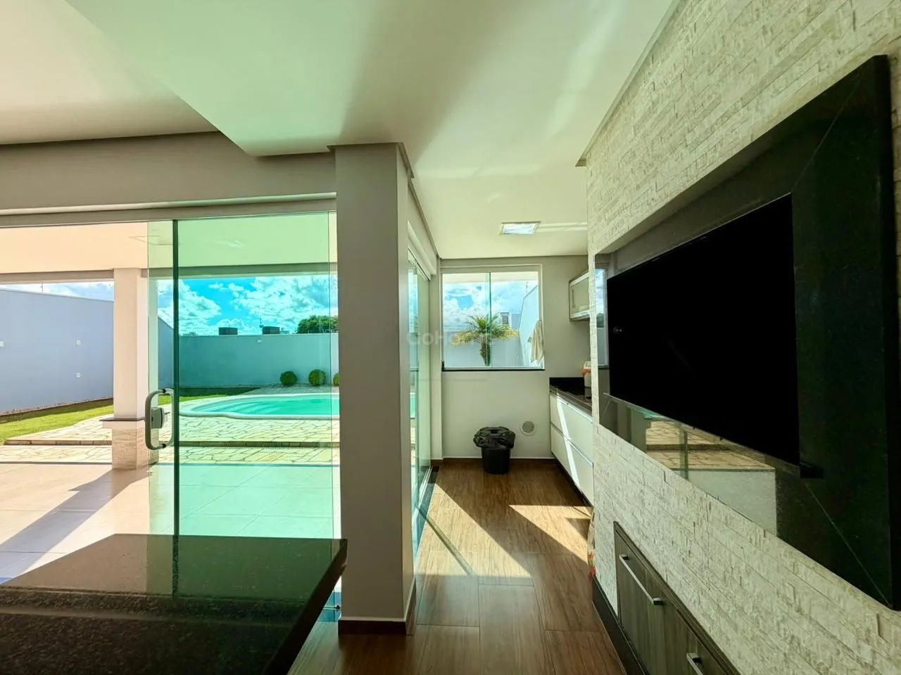 Casa com 3 pavimentos semimobiliada
