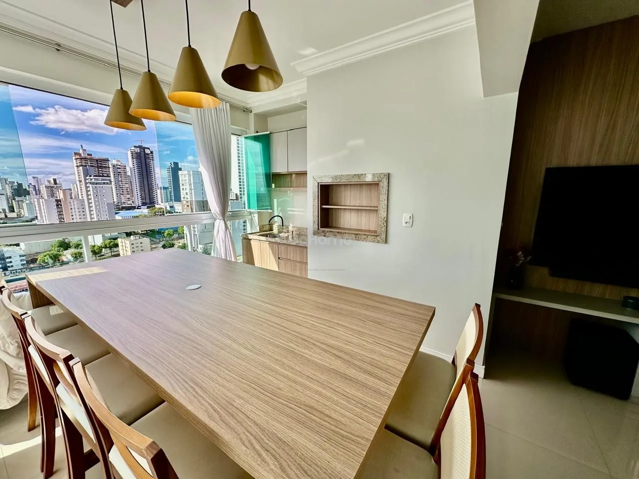 4217 – Apartamento semimobiliado com 3 suítes e 3 vagas no bairro Santa Maria