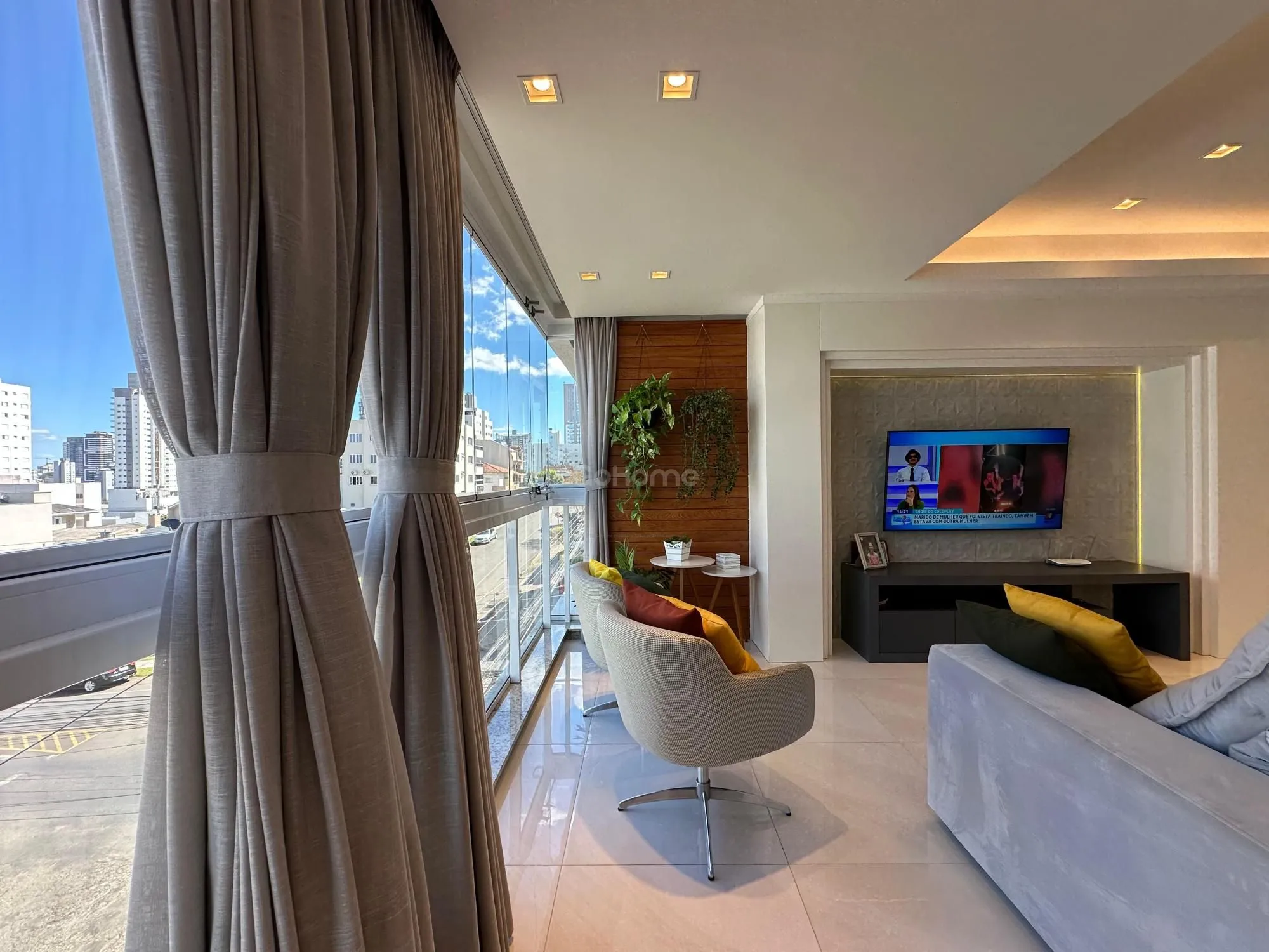 4507 – Apartamento mobiliado com suíte e 2 vagas em Chapecó