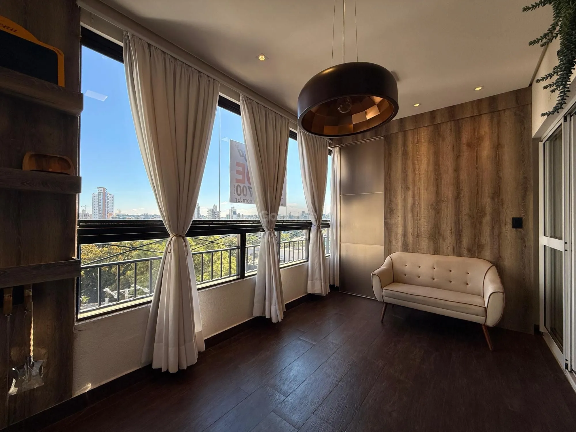 Apartamento mobiliado com 3 suítes no Centro