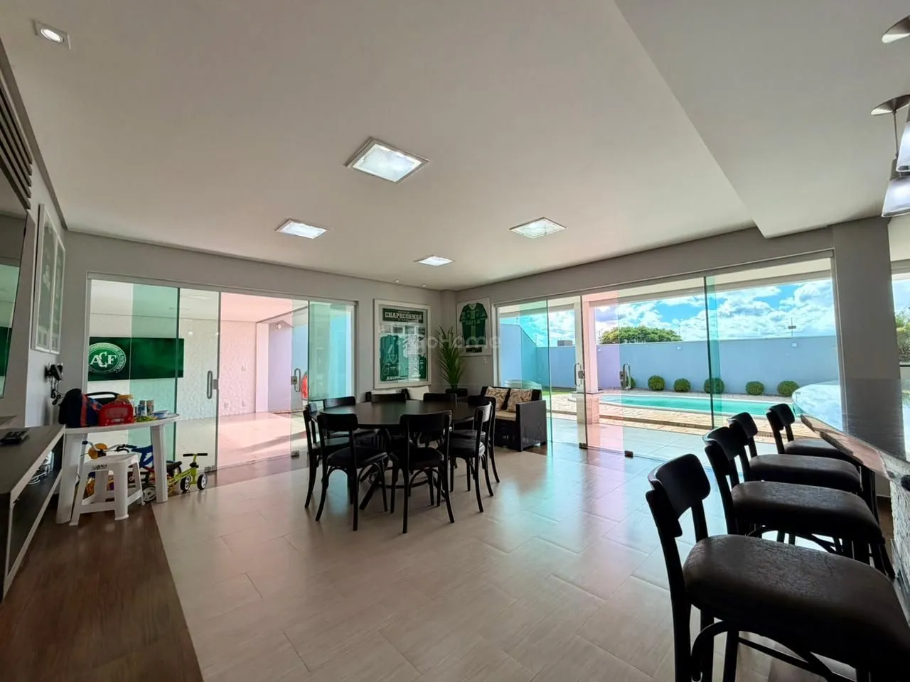 Casa com 3 pavimentos semimobiliada
