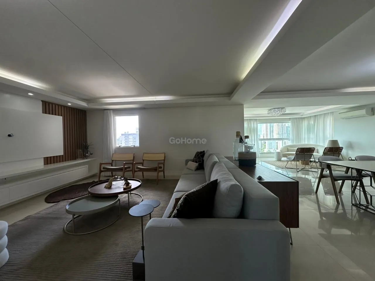 570 – Apartamento de 3 suítes no Centro de Chapecó com 241 m² privativos