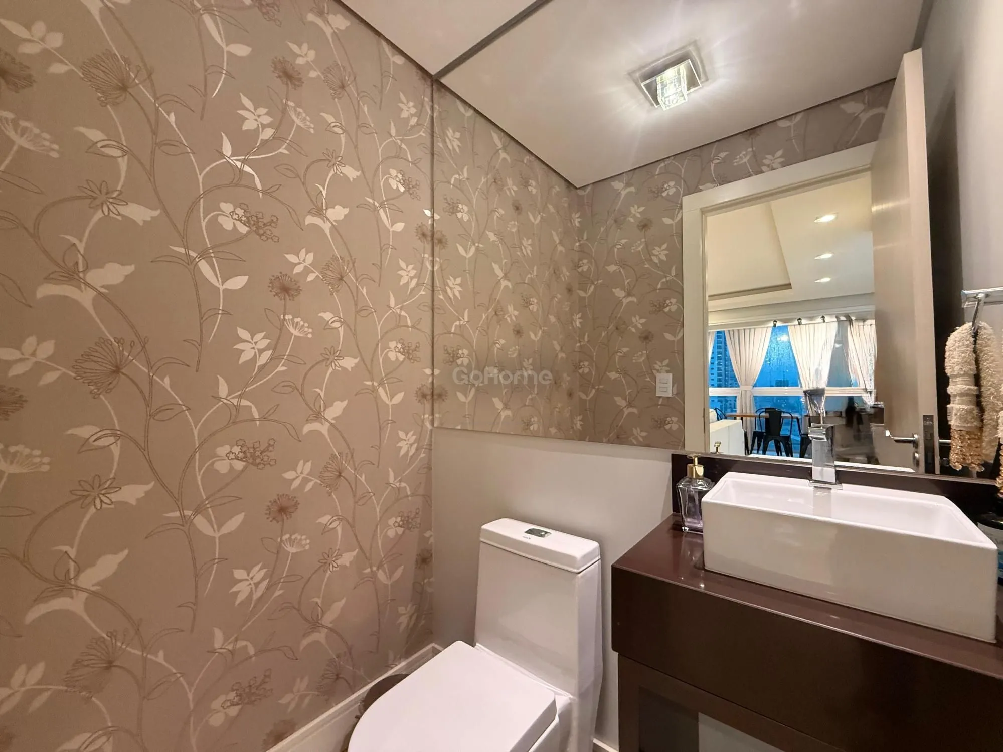 Apartamento Semimobiliado com 3 dormitórios