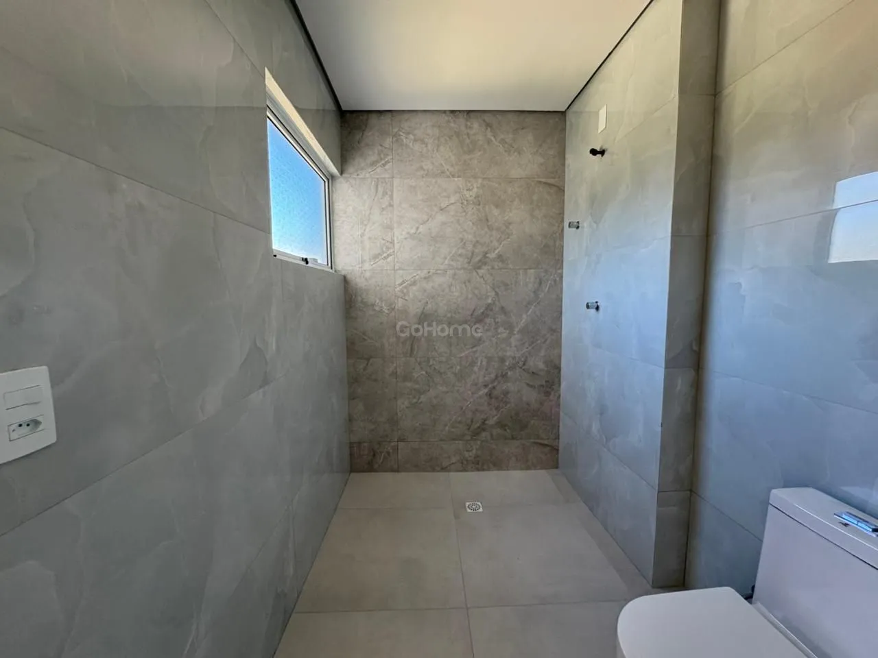 Casa Nova à Venda em Condomínio Fechado