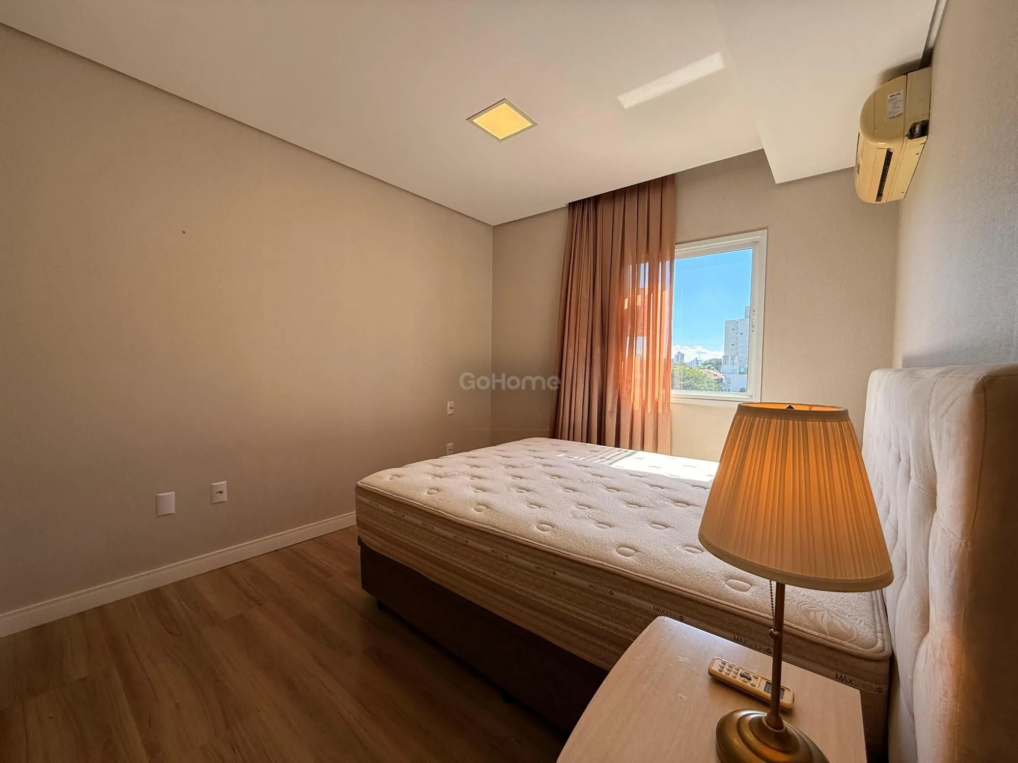 Apartamento mobiliado com 3 suítes no Centro