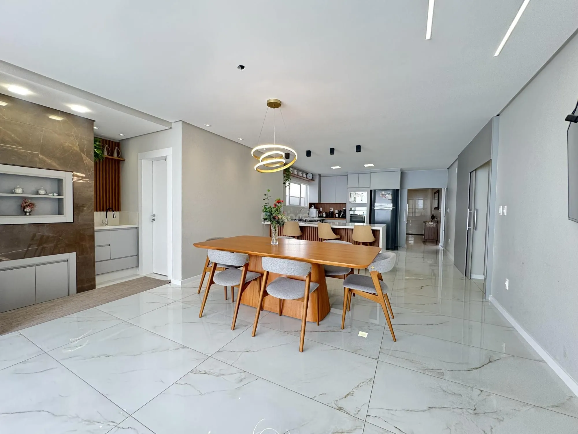 3781 – Casa semimobiliada no Paraíso com piscina, 2 suítes e closet
