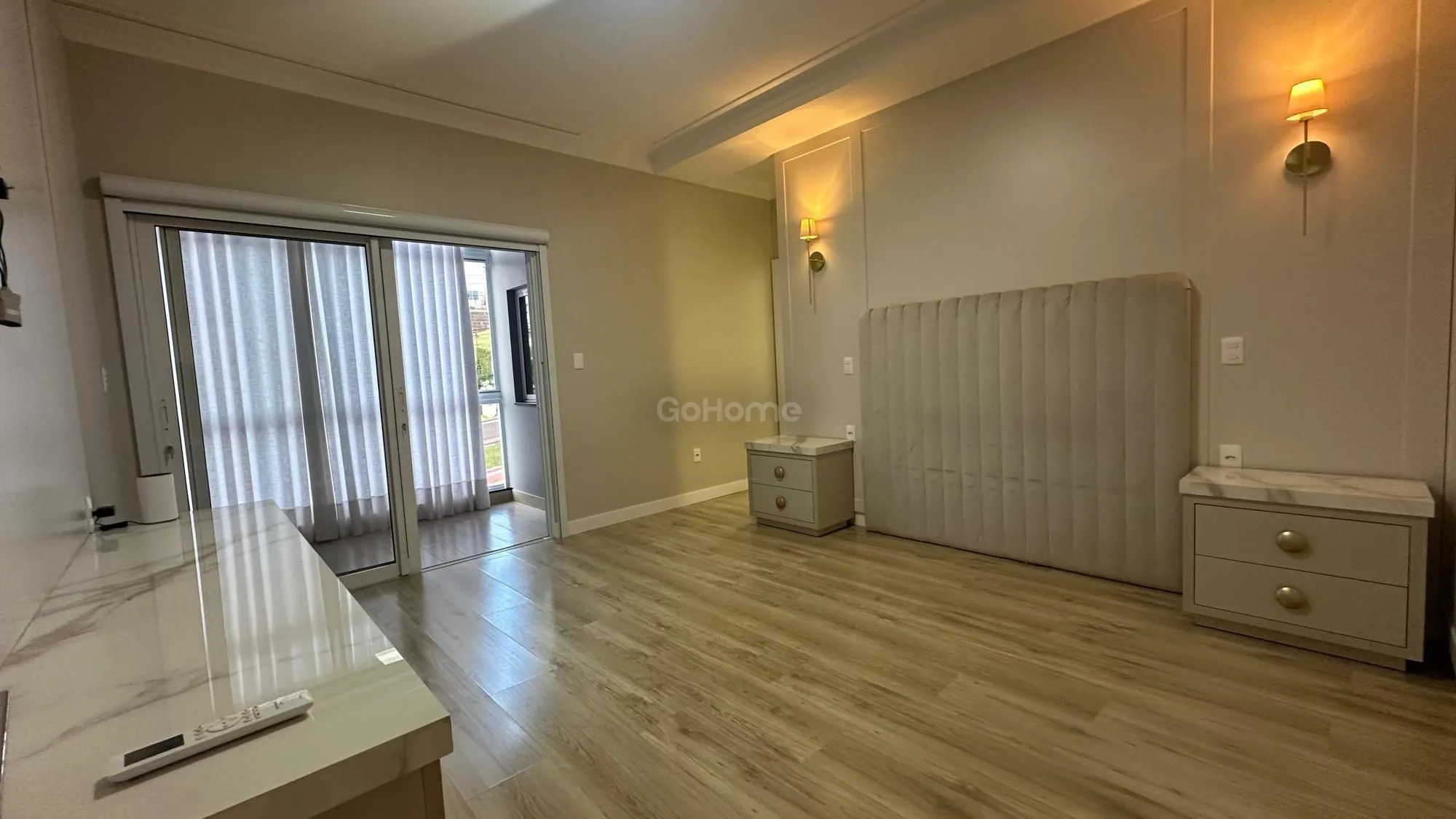 Casa com 3 Suítes à Venda